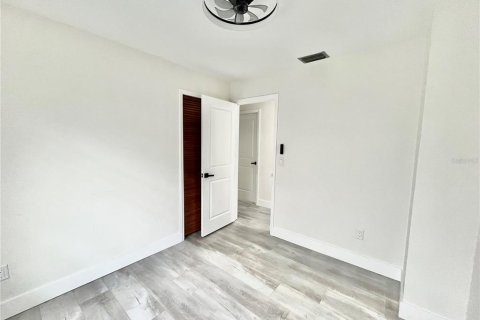 Casa en venta en Kissimmee, Florida, 5 dormitorios, 212.56 m2 № 1826927 - foto 21