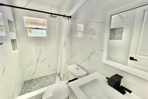 Casa en venta en Kissimmee, Florida, 5 dormitorios, 212.56 m2 № 1826927 - foto 19