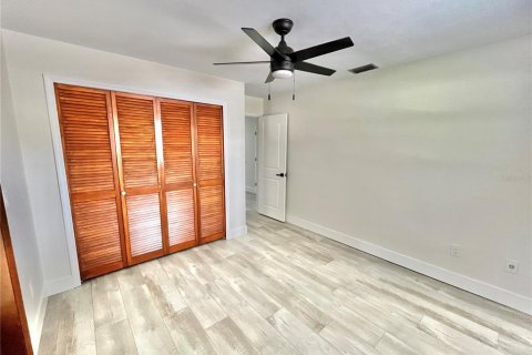 Casa en venta en Kissimmee, Florida, 5 dormitorios, 212.56 m2 № 1826927 - foto 18