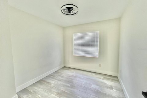 Casa en venta en Kissimmee, Florida, 5 dormitorios, 212.56 m2 № 1826927 - foto 20