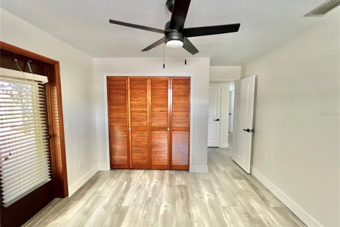 Casa en venta en Kissimmee, Florida, 5 dormitorios, 212.56 m2 № 1826927 - foto 17