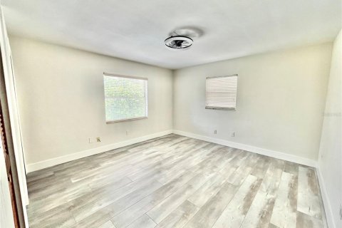 Casa en venta en Kissimmee, Florida, 5 dormitorios, 212.56 m2 № 1826927 - foto 11