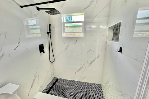 Casa en venta en Kissimmee, Florida, 5 dormitorios, 212.56 m2 № 1826927 - foto 14