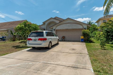 House in Jupiter, Florida 3 bedrooms, 127.28 sq.m. № 1100850 - photo 1