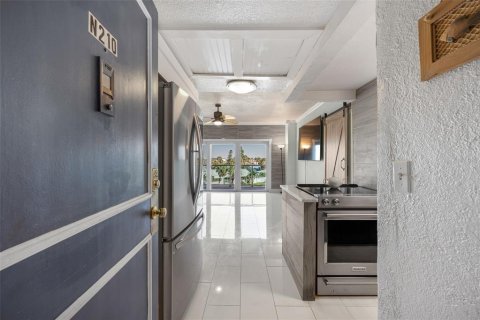 Купить кондоминиум в Клируотер, Флорида 4 комнаты, 65.68м2, № 2425295 - фото 3