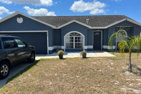 House in Winter Haven, Florida 3 bedrooms, 117.43 sq.m. № 1165855 - photo 1