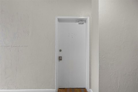 Купить кондоминиум в Майами-Бич, Флорида 1 спальня, 39.76м2, № 1981707 - фото 3