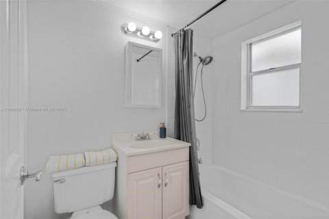 Купить кондоминиум в Майами-Бич, Флорида 1 спальня, 39.76м2, № 1981707 - фото 15