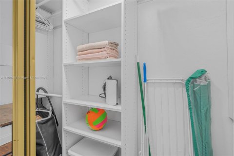 Купить кондоминиум в Майами-Бич, Флорида 1 спальня, 39.76м2, № 1981707 - фото 17