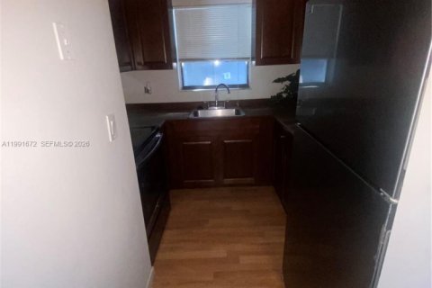 Condominio en alquiler en North Miami, Florida, 1 dormitorio, 64.2 m2 № 2056648 - foto 9