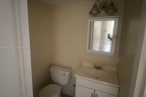 Condominio en alquiler en North Miami, Florida, 1 dormitorio, 64.2 m2 № 2056648 - foto 4