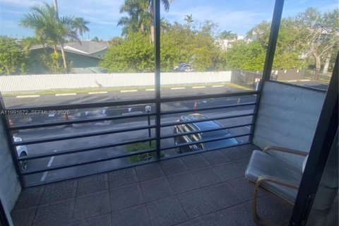 Condominio en alquiler en North Miami, Florida, 1 dormitorio, 64.2 m2 № 2056648 - foto 3