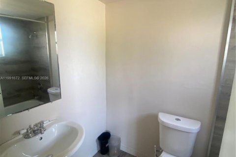 Condominio en alquiler en North Miami, Florida, 1 dormitorio, 64.2 m2 № 2056648 - foto 6