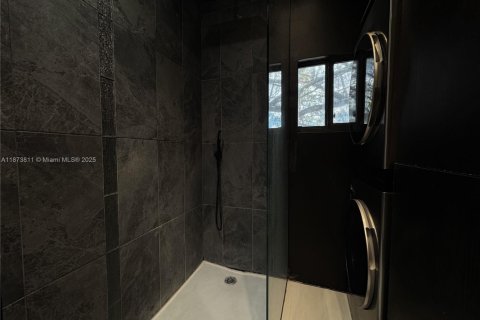 Снять в аренду виллу или дом в Майами, Флорида 2 спальни, 60.85м2, № 1925177 - фото 8
