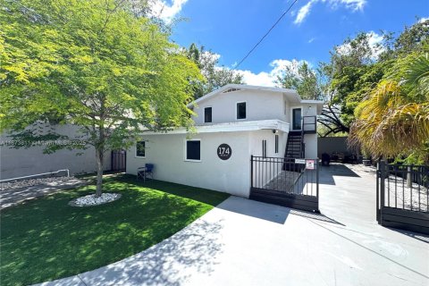 Снять в аренду виллу или дом в Майами, Флорида 2 спальни, 60.85м2, № 1925177 - фото 1