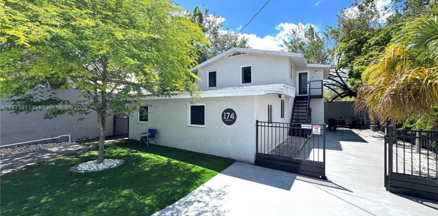 Дом в Майами, Флорида 2 спальни, 60.85м2 № 1925177