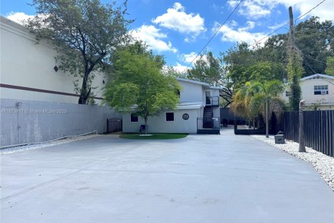 Снять в аренду виллу или дом в Майами, Флорида 2 спальни, 60.85м2, № 1925177 - фото 9