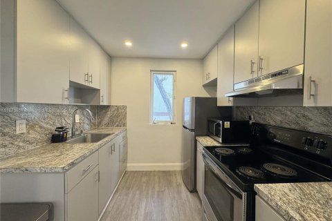 Снять в аренду виллу или дом в Майами, Флорида 2 спальни, 60.85м2, № 1925177 - фото 5