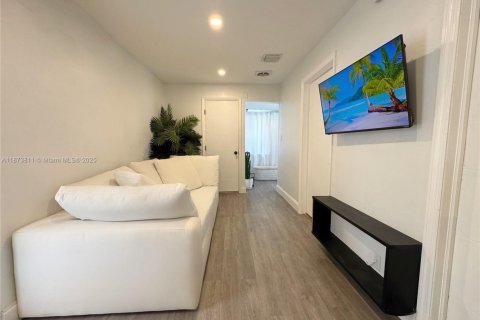 Снять в аренду виллу или дом в Майами, Флорида 2 спальни, 60.85м2, № 1925177 - фото 4