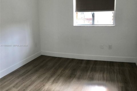 Townhouse in Doral, Florida 4 bedrooms, 140 sq.m. № 2058501 - photo 9