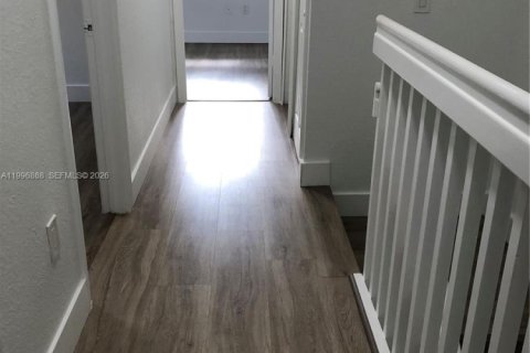 Townhouse in Doral, Florida 4 bedrooms, 140 sq.m. № 2058501 - photo 12