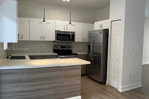 Townhouse in Doral, Florida 4 bedrooms, 140 sq.m. № 2058501 - photo 17