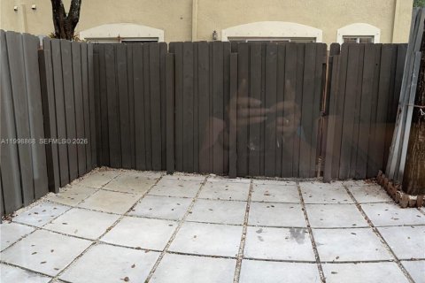 Townhouse in Doral, Florida 4 bedrooms, 140 sq.m. № 2058501 - photo 13