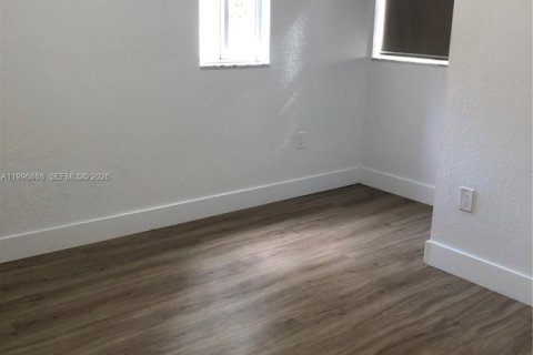 Townhouse in Doral, Florida 4 bedrooms, 140 sq.m. № 2058501 - photo 7