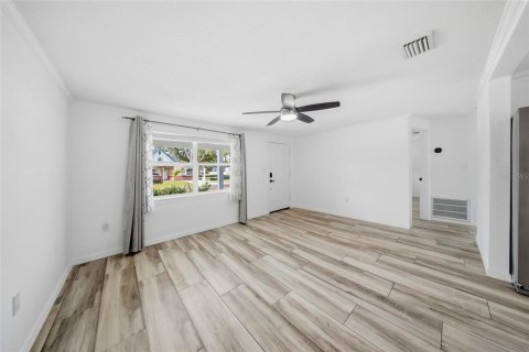 Casa en venta en Saint Petersburg, Florida, 3 dormitorios, 118.17 m2 № 2226914 - foto 4