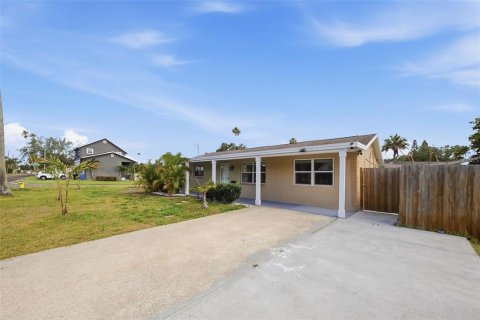 Casa en venta en Saint Petersburg, Florida, 3 dormitorios, 118.17 m2 № 2226914 - foto 2