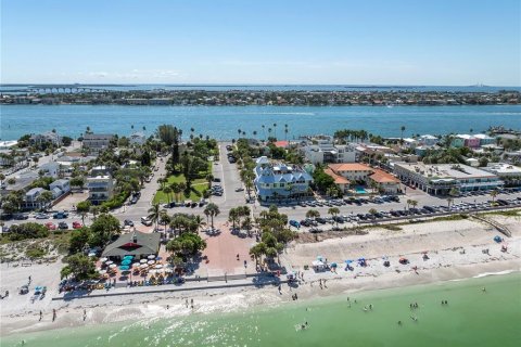 Condo in Saint Pete Beach, Florida, 2 bedrooms  № 1299490 - photo 24
