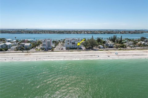 Condo in Saint Pete Beach, Florida, 2 bedrooms  № 1299490 - photo 22
