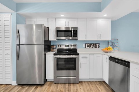 Condo in Saint Pete Beach, Florida, 2 bedrooms  № 1299490 - photo 8