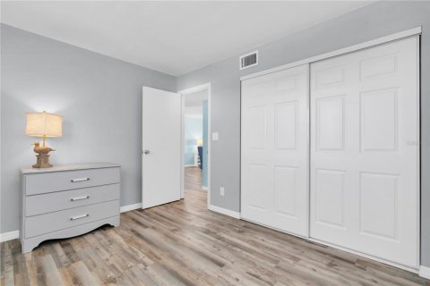Condo in Saint Pete Beach, Florida, 2 bedrooms  № 1299490 - photo 16