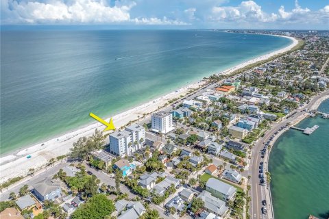Condo in Saint Pete Beach, Florida, 2 bedrooms  № 1299490 - photo 21
