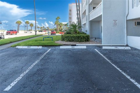 Condo in Saint Pete Beach, Florida, 2 bedrooms  № 1299490 - photo 26