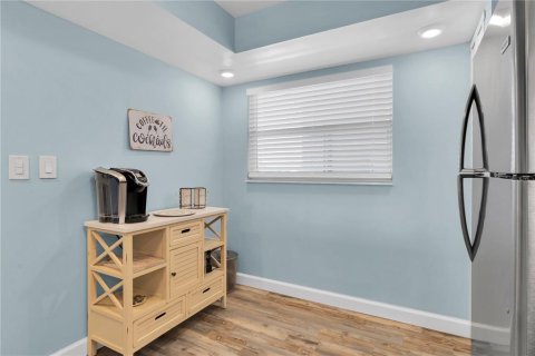 Condo in Saint Pete Beach, Florida, 2 bedrooms  № 1299490 - photo 9