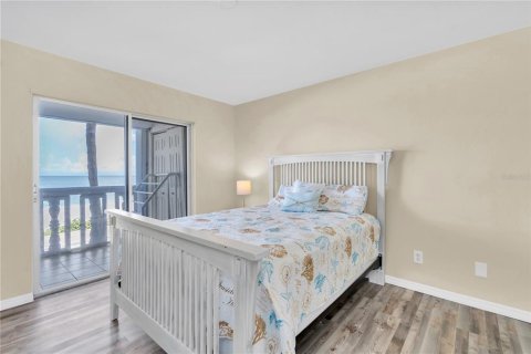 Condo in Saint Pete Beach, Florida, 2 bedrooms  № 1299490 - photo 10