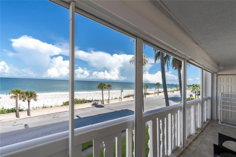 Condo in Saint Pete Beach, Florida, 2 bedrooms  № 1299490 - photo 17