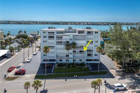 Condo in Saint Pete Beach, Florida, 2 bedrooms  № 1299490 - photo 29