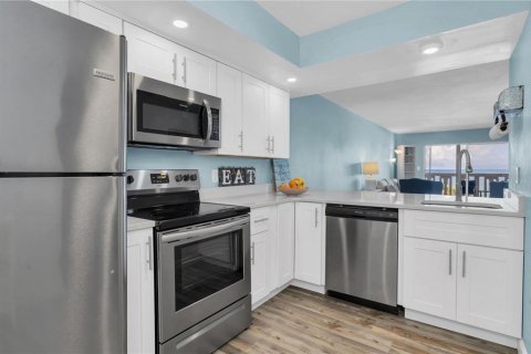 Condo in Saint Pete Beach, Florida, 2 bedrooms  № 1299490 - photo 7