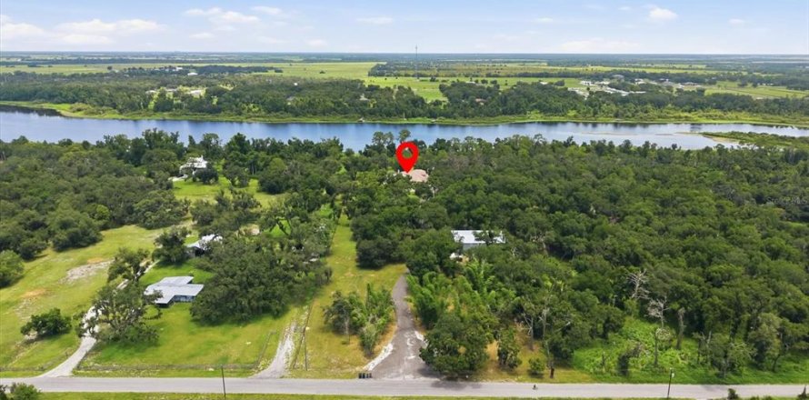 House in Myakka City, Florida 5 bedrooms, 468.88 sq.m. № 2197631