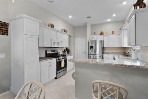 House in The Villages, Florida 3 bedrooms, 177.07 sq.m. № 2167078 - photo 18