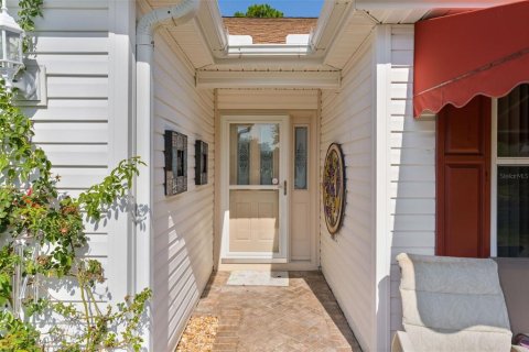 House in The Villages, Florida 3 bedrooms, 177.07 sq.m. № 2167078 - photo 6