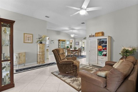 House in The Villages, Florida 3 bedrooms, 177.07 sq.m. № 2167078 - photo 8