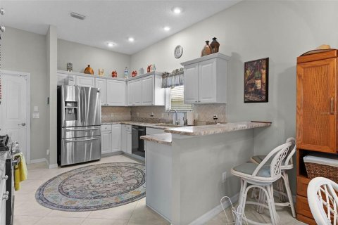 House in The Villages, Florida 3 bedrooms, 177.07 sq.m. № 2167078 - photo 17