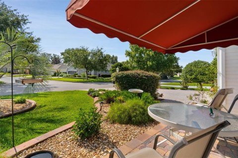 House in The Villages, Florida 3 bedrooms, 177.07 sq.m. № 2167078 - photo 7
