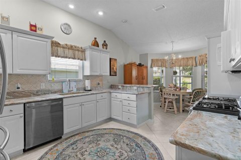 House in The Villages, Florida 3 bedrooms, 177.07 sq.m. № 2167078 - photo 14
