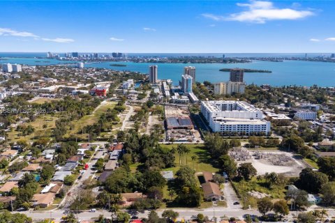 Commercial property in Miami, Florida № 2010980 - photo 17