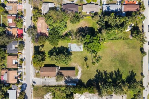 Commercial property in Miami, Florida № 2010980 - photo 7